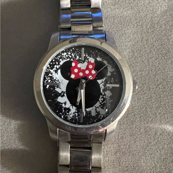 Vintage Minnie Mouse Watch - Picture 2 of 9